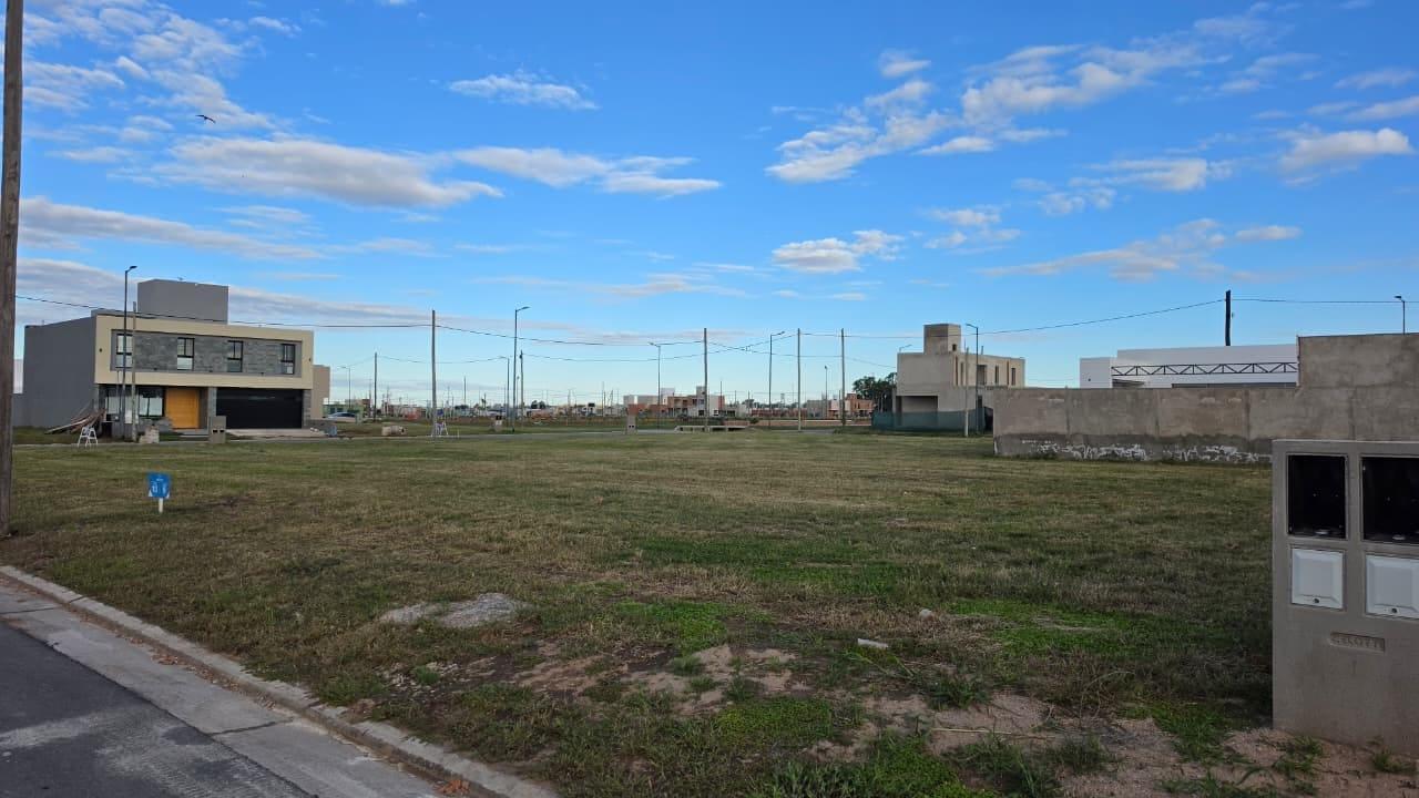 Foto de LOTE EN VENTA PAMPAS DE MANANTIALES APTO DUPLEX, imagen 3