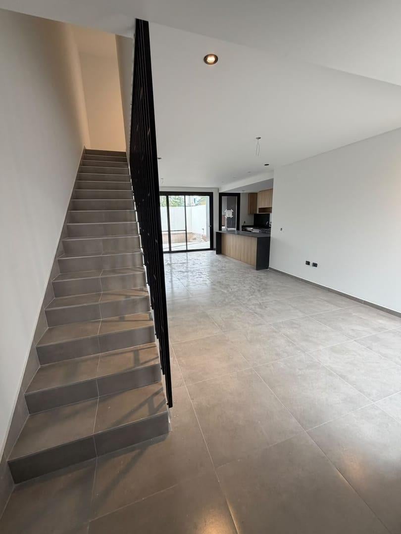 DUPLEX EN VENTA DE 3 DORMITORIOS EN LA LUISITA