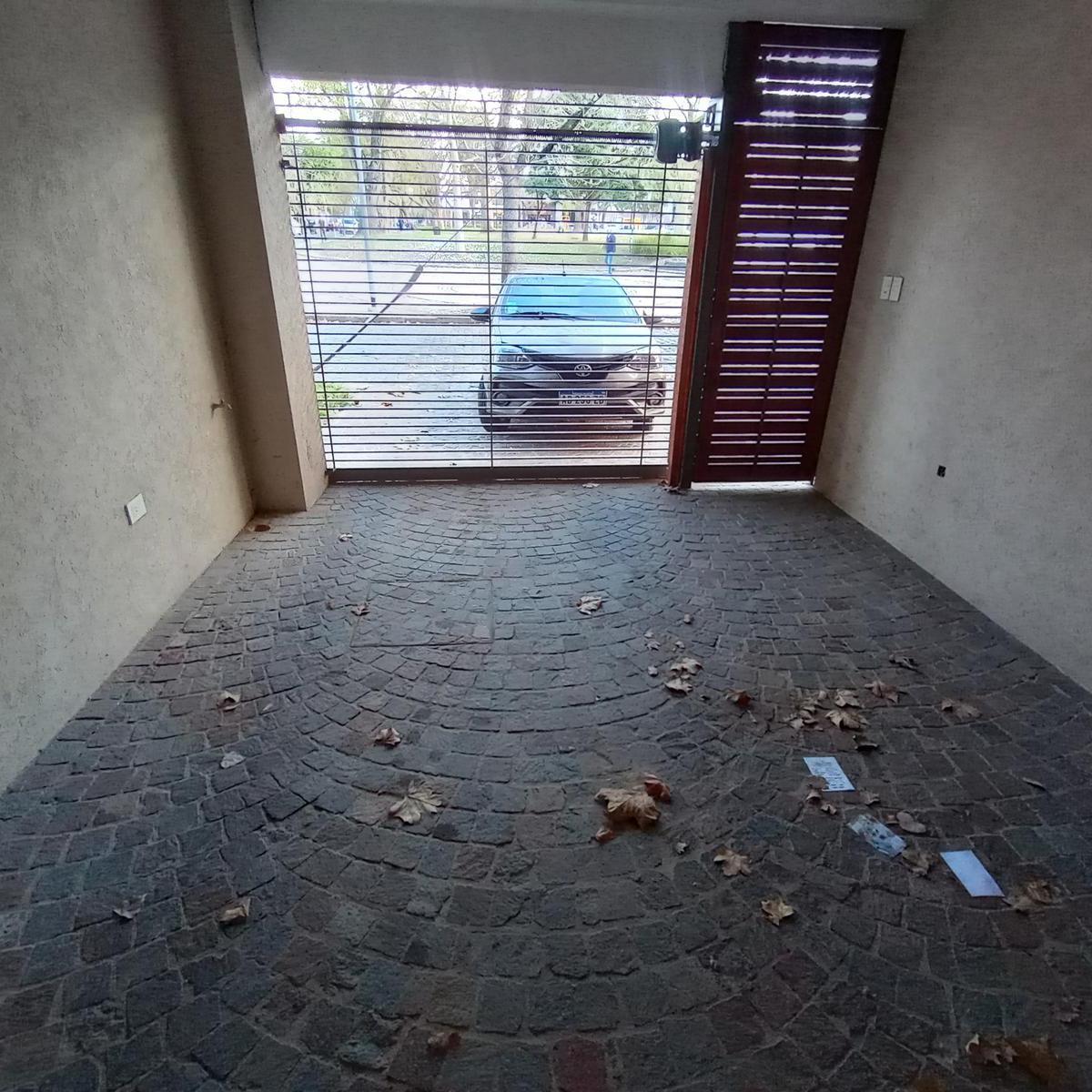 Triplex en Ballester frente a Plaza Mitre