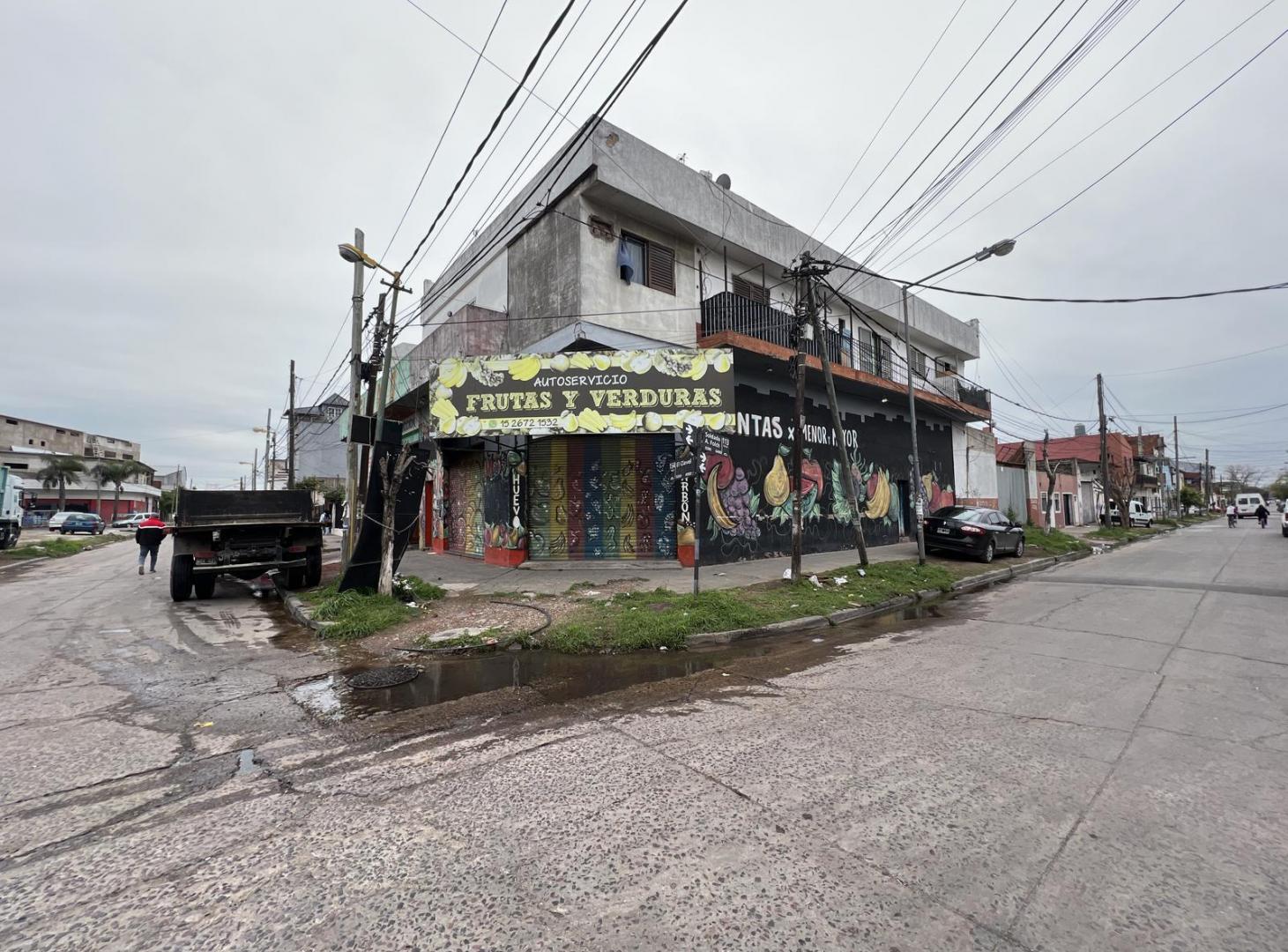 Depósito -Local en la entrada a BARRIO LIBERTADOR mts de Av. Marquez