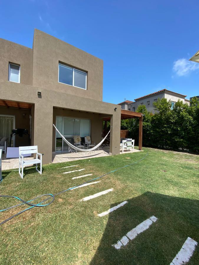 Foto de Casa en Venta en Barbarita 6 ambientes, muy luminosa., imagen 5