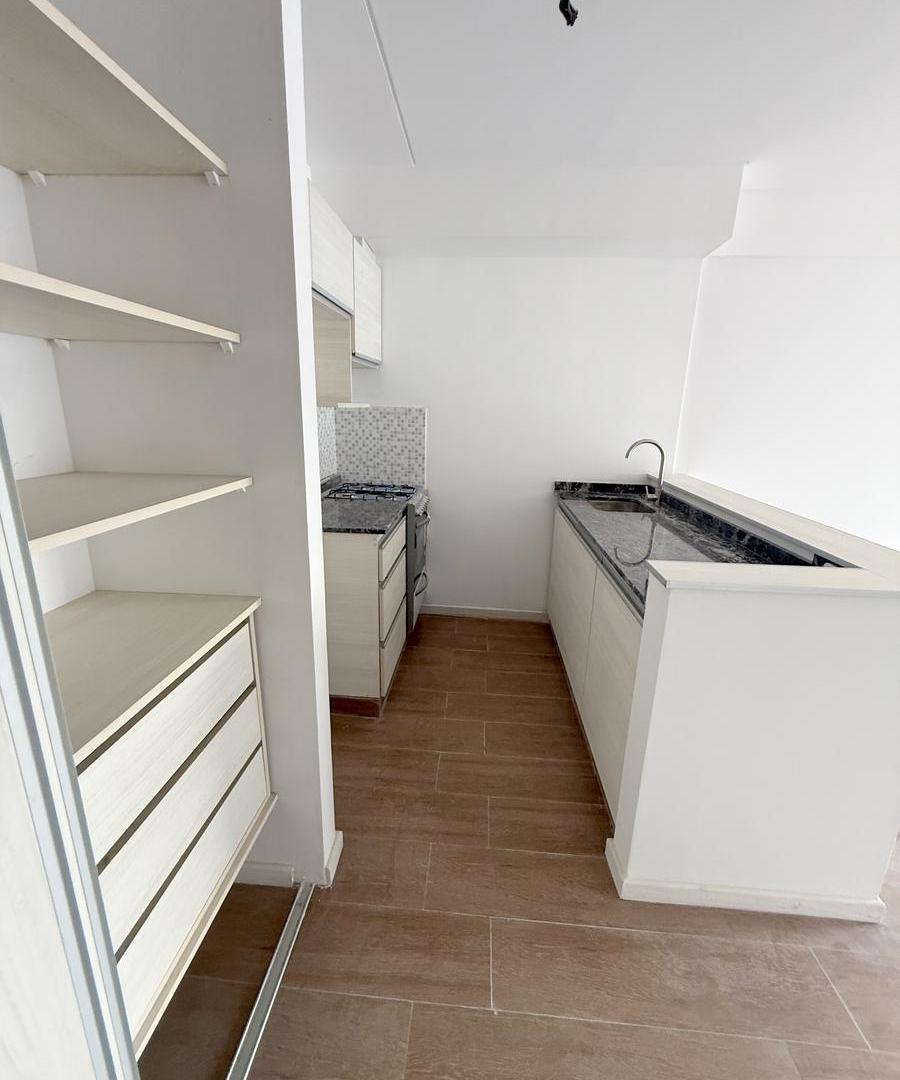 Foto de Monoambiente de categoria moderno con balcón/patio en Colegiales, imagen 4