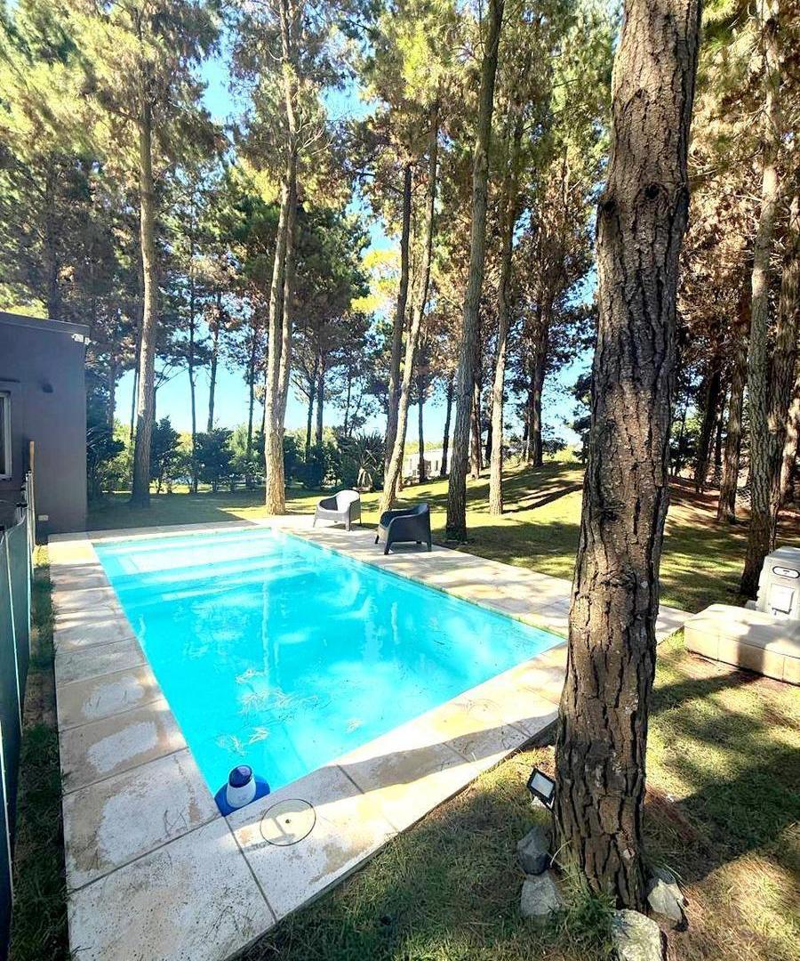 CASA EN COSTA ESMERALDA SENDEROS 4 CON PISCINA