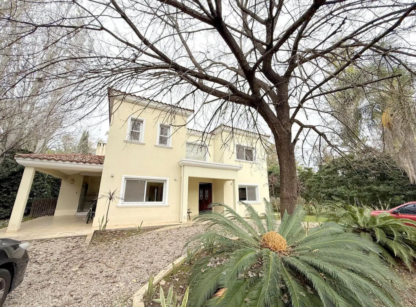 VENTA Casa impecable categoria de construccion  Pilar Barrio la Peregrina lote 800m2 2