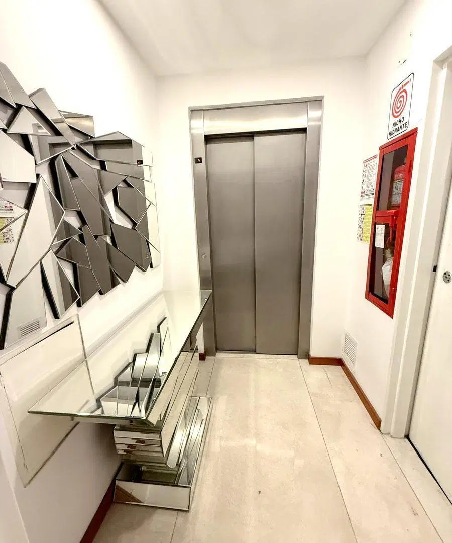 Excelente piso de 4 ambientes con balcon terraza, parrilla 5
