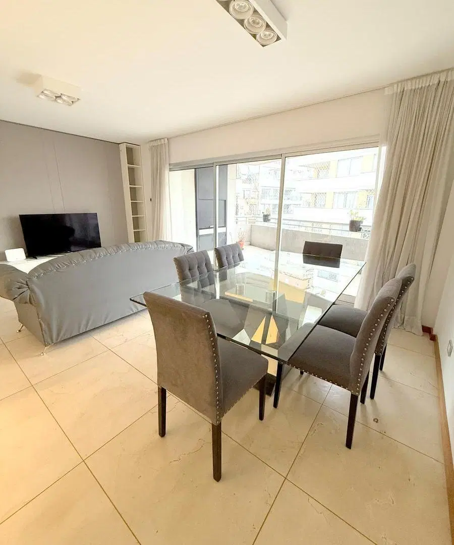 Excelente piso de 4 ambientes con balcon terraza, parrilla 4