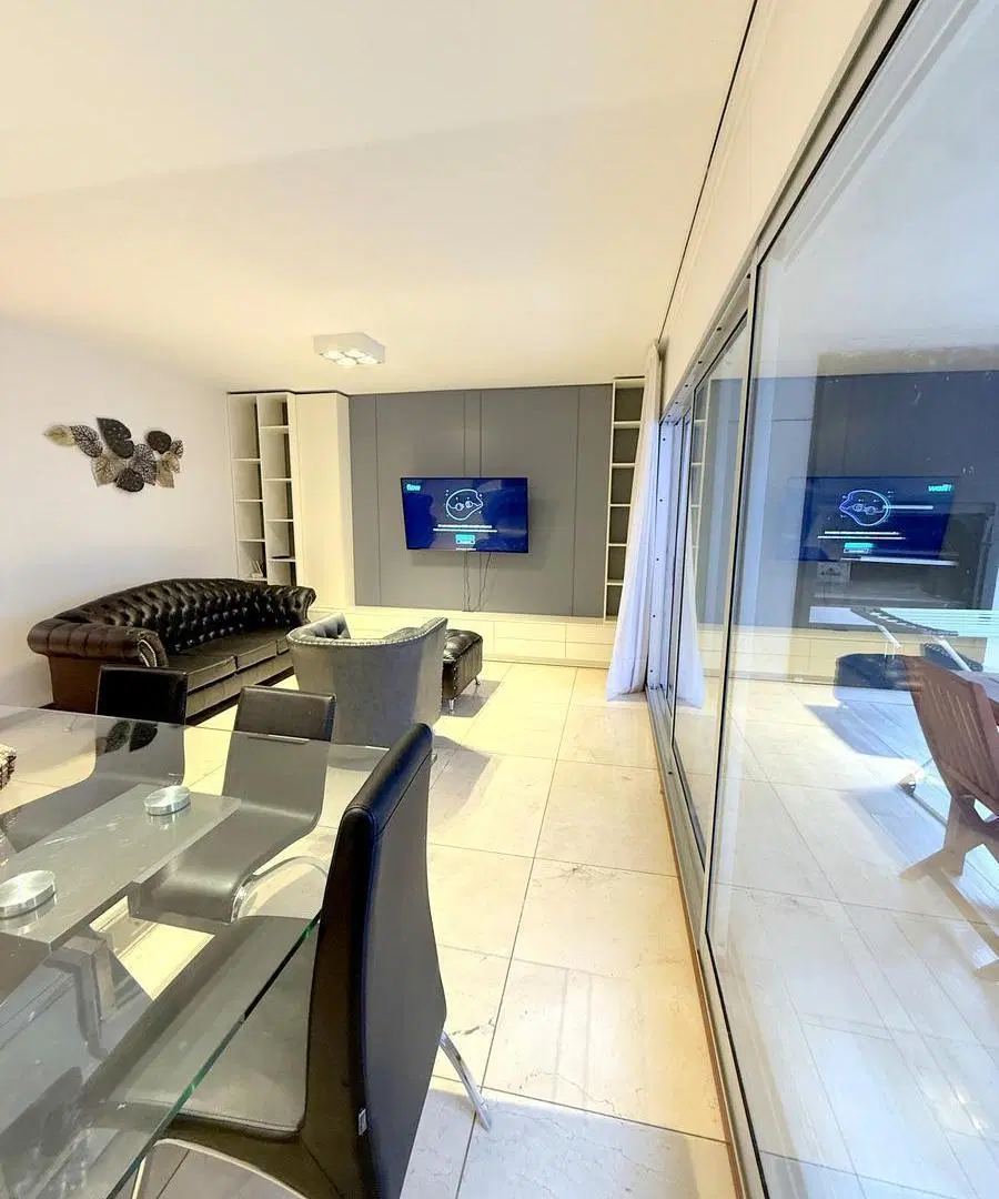 Excelente piso de 4 ambientes con balcon terraza, parrilla 4