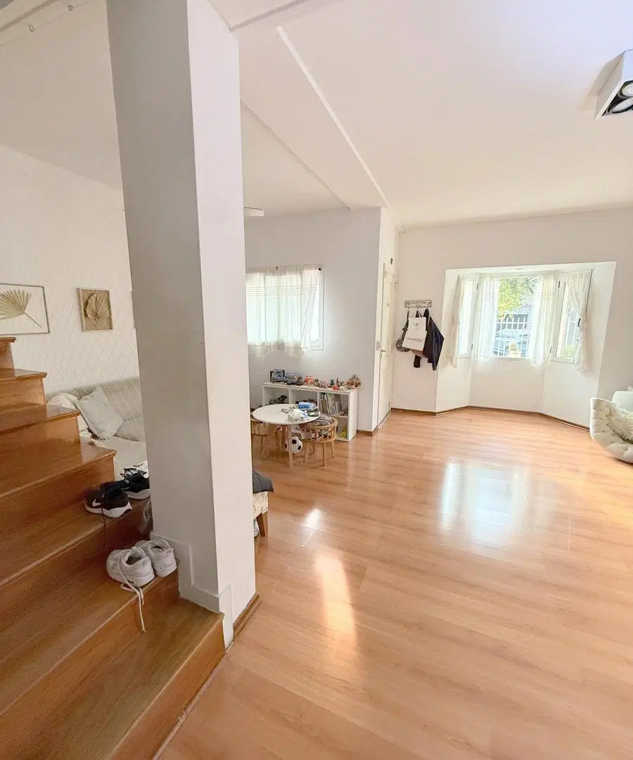 Hermosa propiedad con 3 dormitorios + amplio playroom Jardin mts estacion y alvear 2