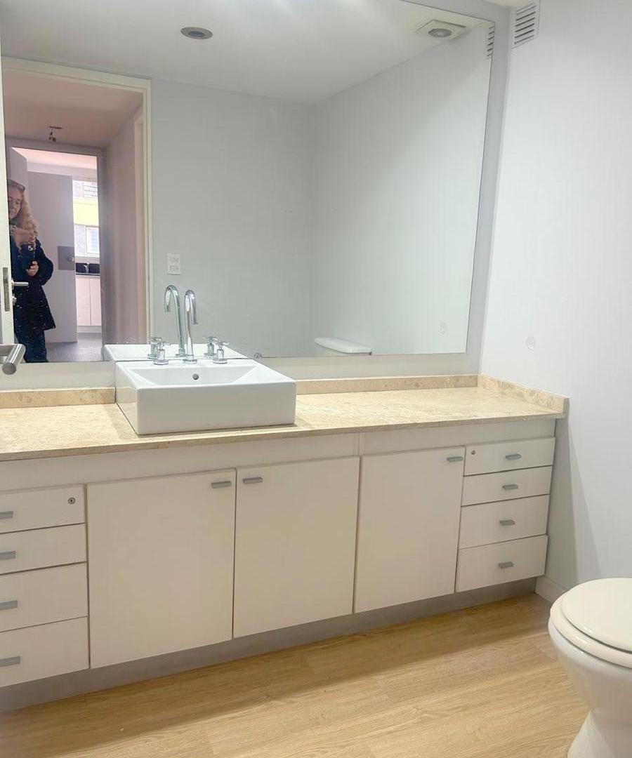 Foto de Departamento de 240m2 4 dormitorios 5 baños cochera, imagen 3