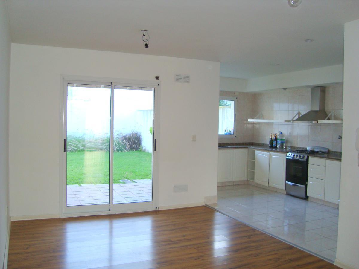 Foto de Chalet Duplex 3 dormitorios t play room jardin mts estacion y alvear, imagen 2
