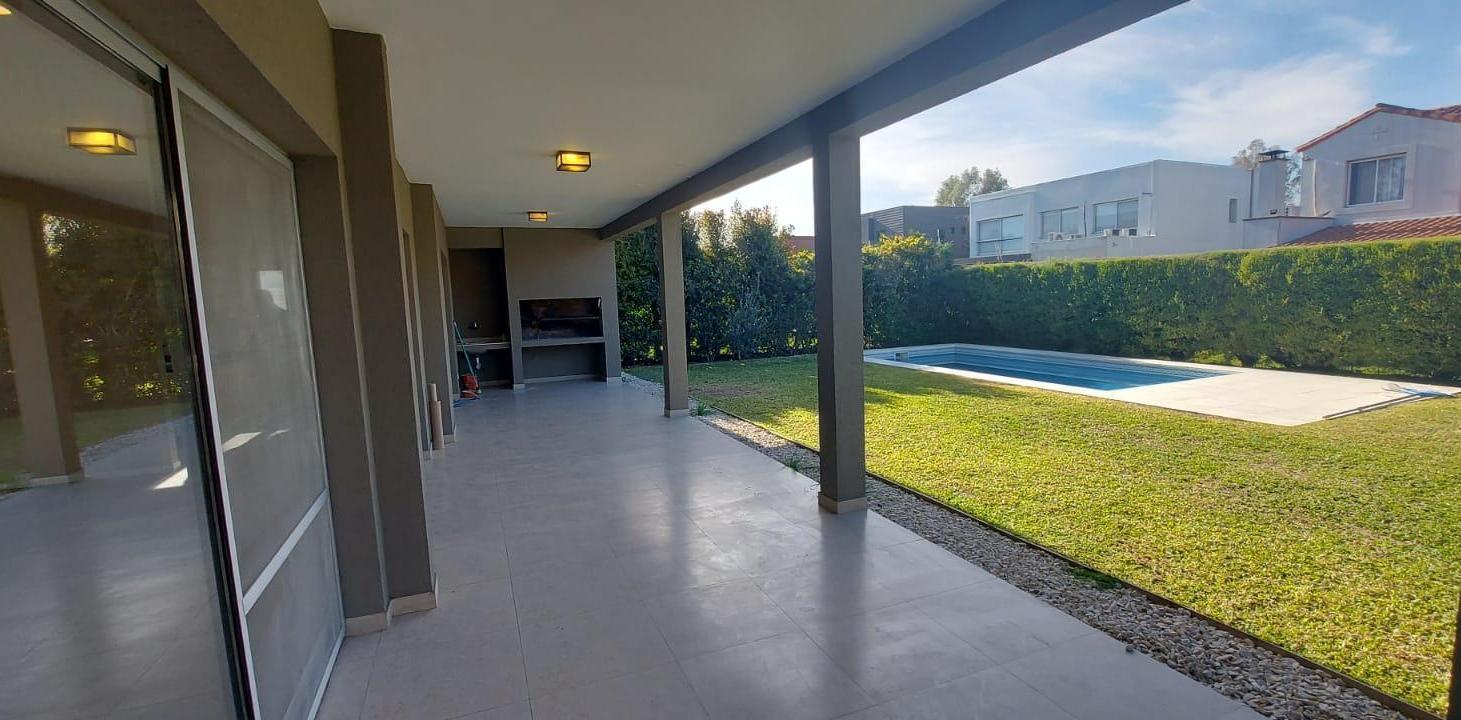 Casa en Barrio Cerrado La Damasia Lote Interno
