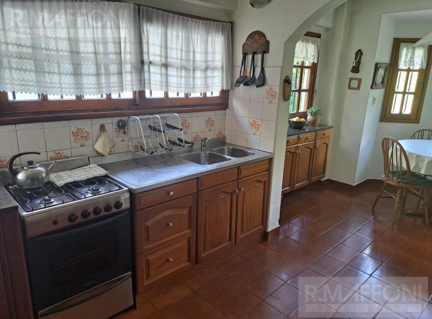 Foto de Adrogue Chalet en Venta, 3 Dormitorios, 2 Baños, Family, Jardín con, imagen 4