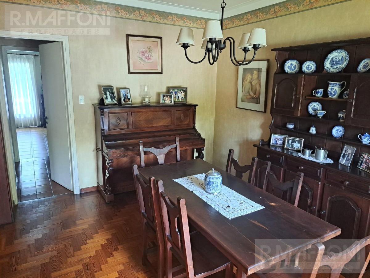 Foto de Adrogue Chalet en Venta, 3 Dormitorios, 2 Baños, Family, Jardín con, imagen 5