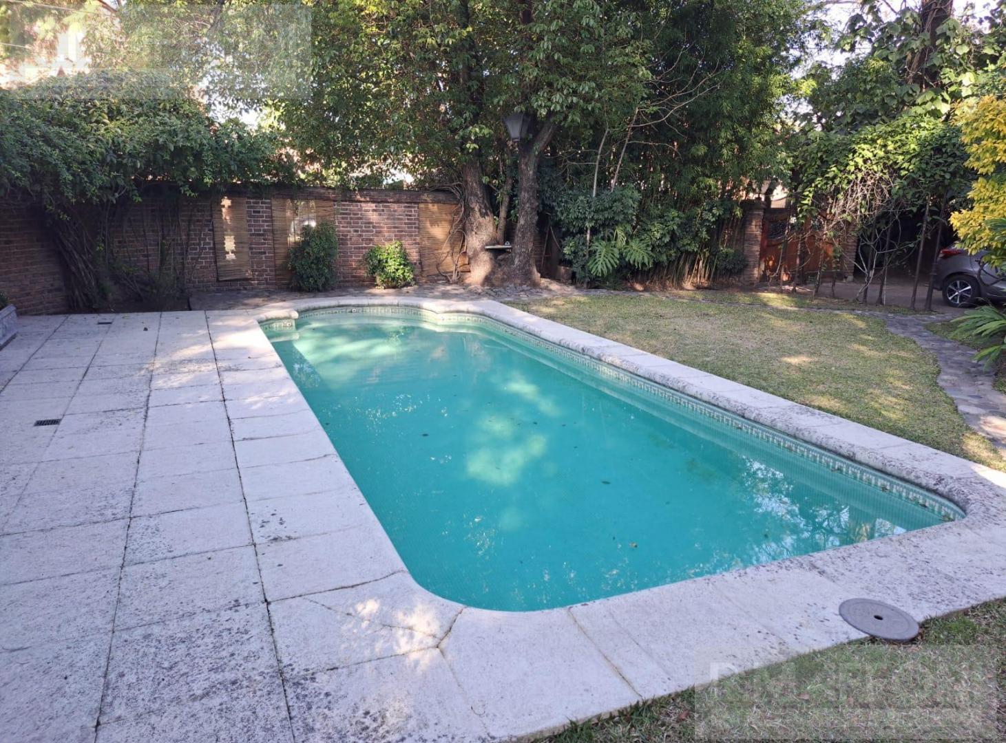 Foto de Adrogue Chalet en Venta estilo Normando en muy buen estado. 8 Ambientes, 3 Dormitorios, 4 Baños, Esc, imagen 3