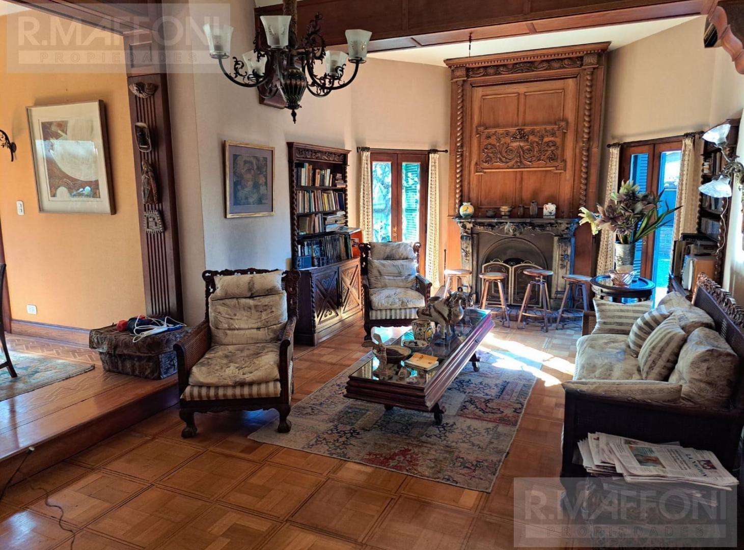 Foto de Adrogue Chalet en Venta estilo Normando en muy buen estado. 8 Ambientes, 3 Dormitorios, 4 Baños, Esc, imagen 2