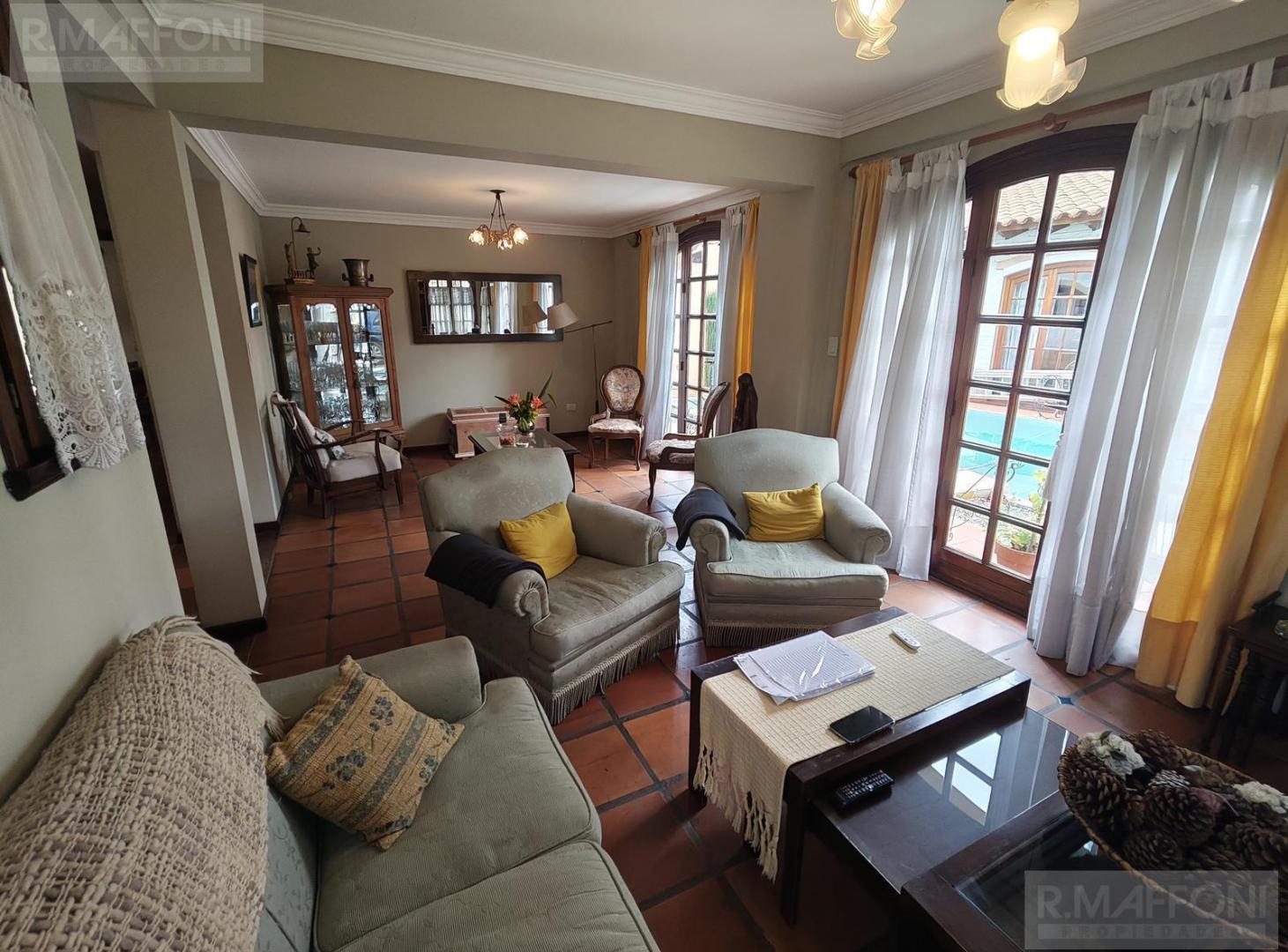 Foto de Adrogue Casa en Venta - 3 dormitorios - 3 baños - Escritorio - Jardín, imagen 1