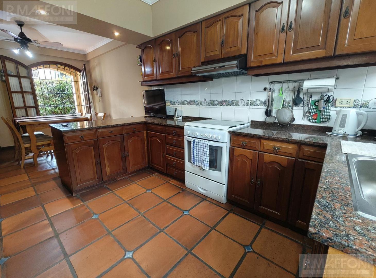 Foto de Adrogue Casa en Venta - 3 dormitorios - 3 baños - Escritorio - Jardín, imagen 3