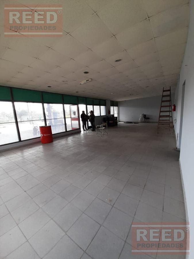Estación de Servicio - Moreno 4