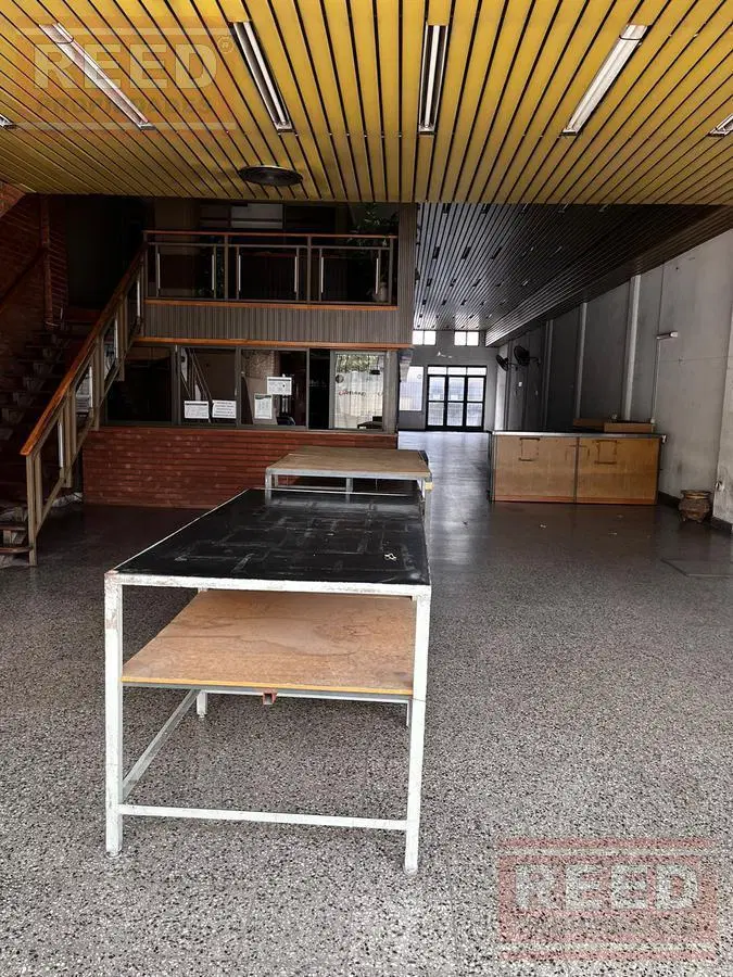 ALQUILER LOCAL CON DEPOSITO en MUNRO 2