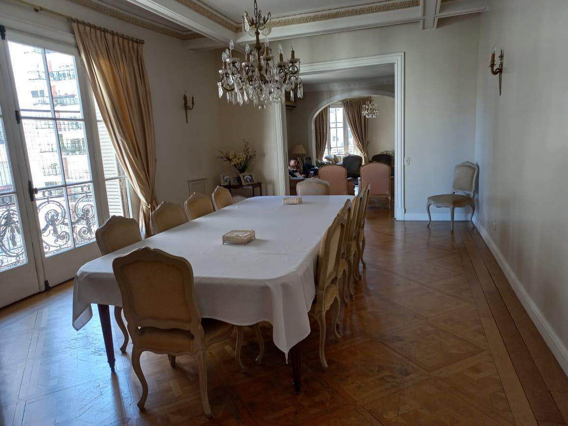 Señorial Departamento Amoblado de 4 Dorm. en Edificio Francés 3