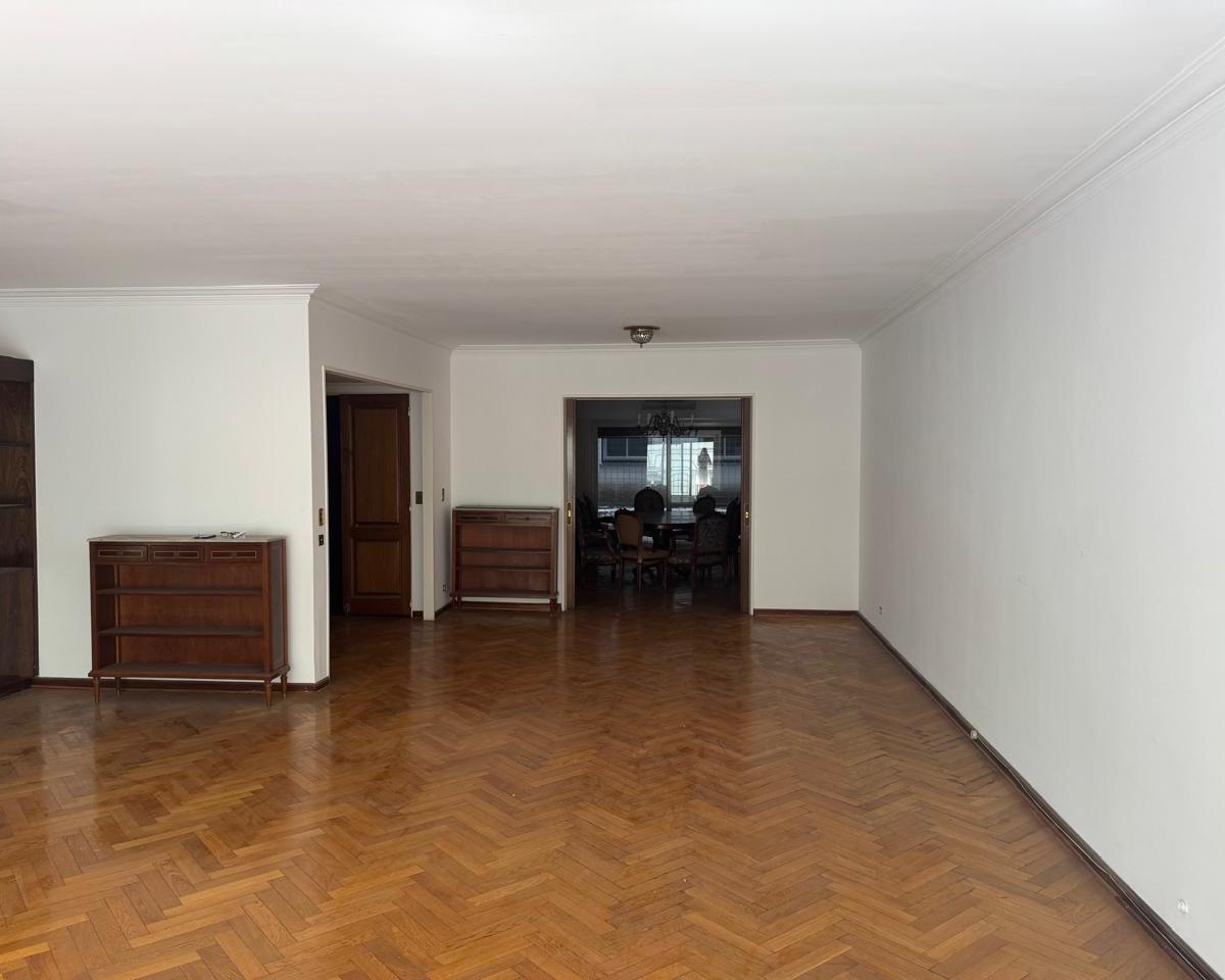 Venta - Av Alvear y Montevideo - 1° Al Frente - 2 Cocheras Fijas - Vigilancia 24hs. - 300 m 3