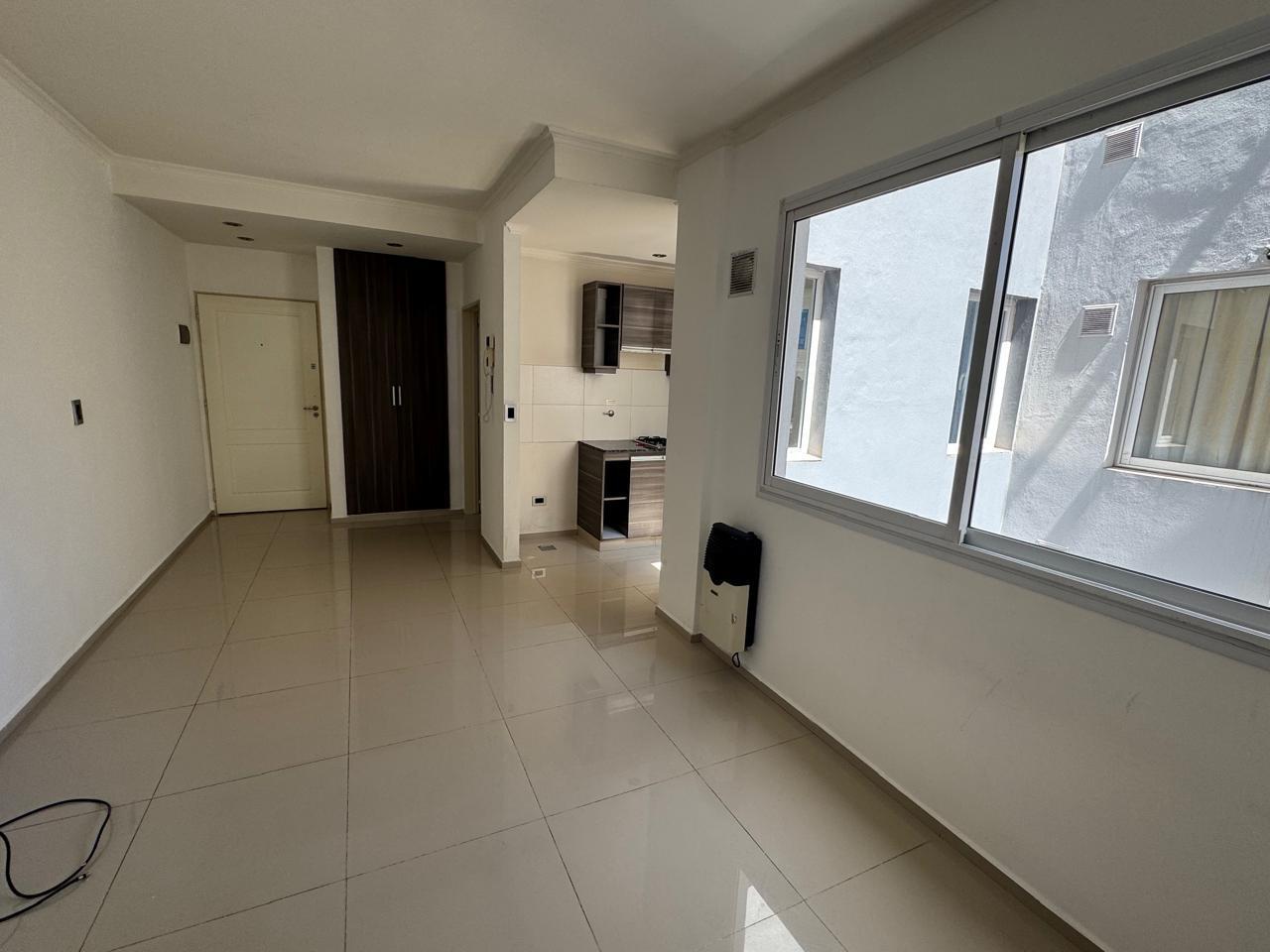 1 Ambiente muy Luminoso - Monte Castro - Cuadra linda y tranquila - Edificio categoria