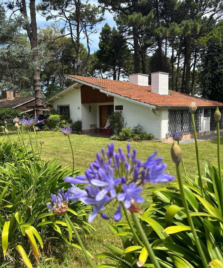Casa con Parque en Pinamar . Prov. de Buenos Aires