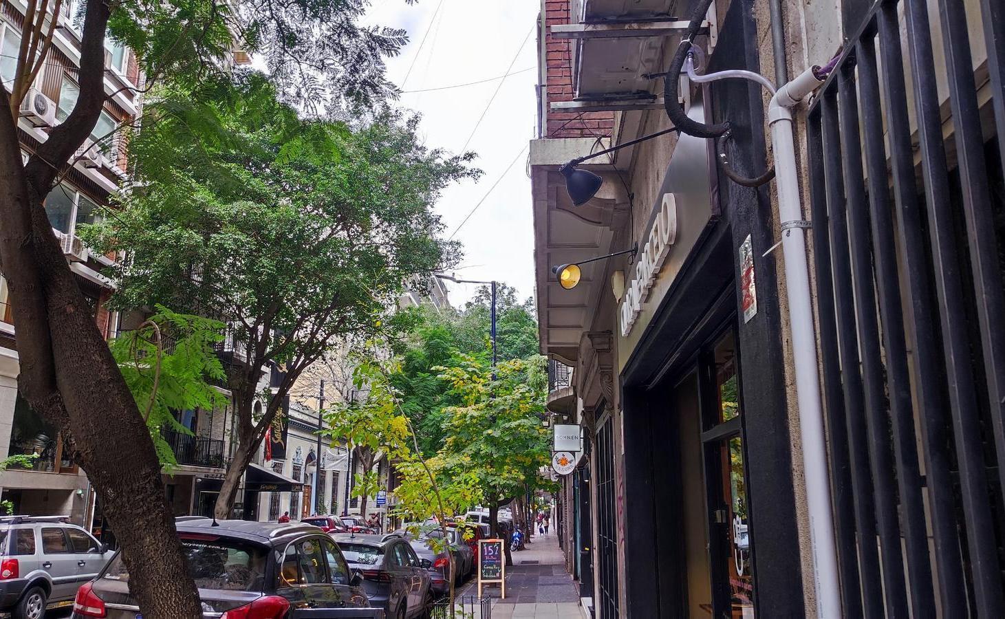 Juncal 1200. Alto con balcón y cochera