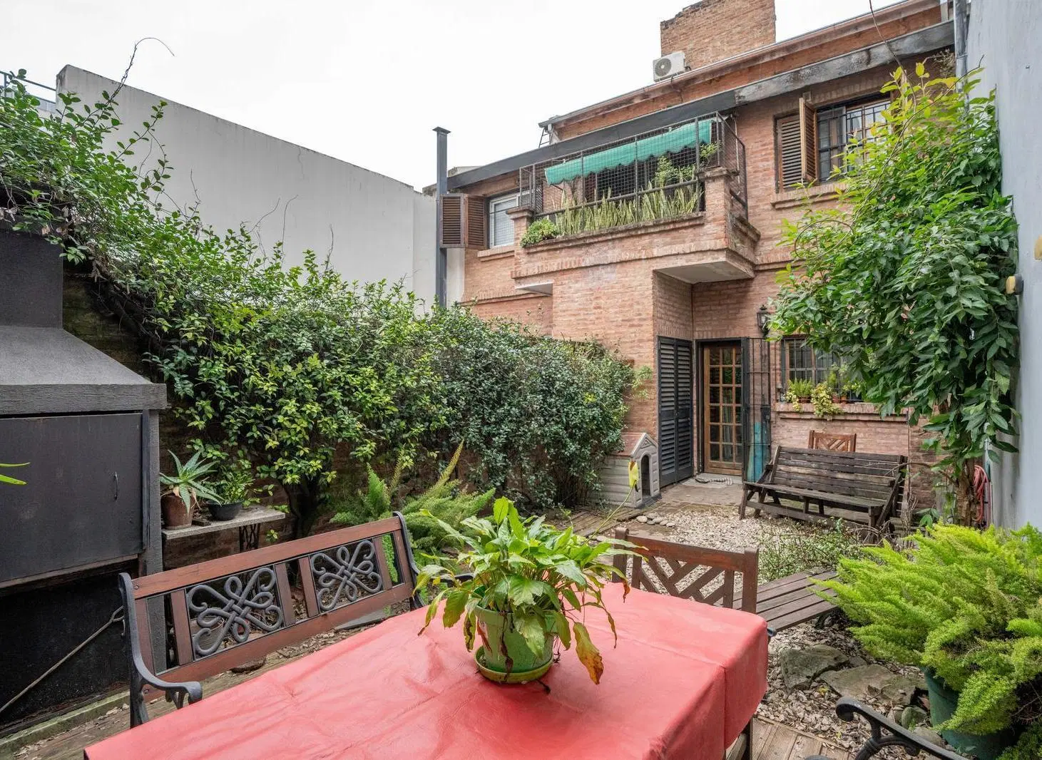 Casa en DUPLEX - Montañeses y Blanco Encalada - Cochera - Planta baja y 2 pisos patio/jardín 3