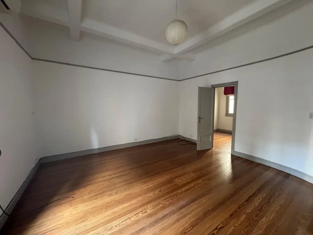 Venta - 4 Ambientes - Edificio Estilo Antiguo Europeo - 1er piso Por Escalera. 2