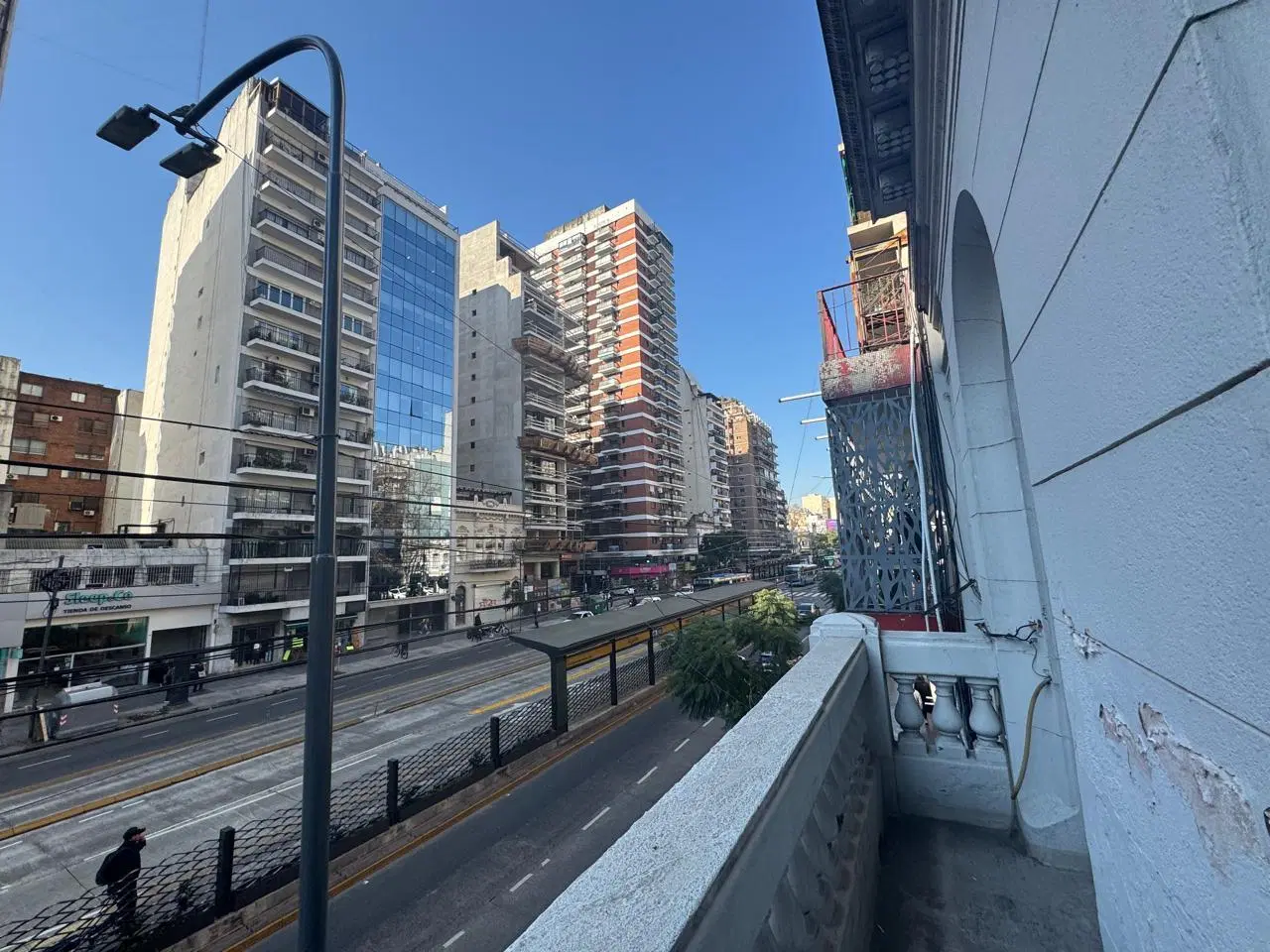 Venta - 4 Ambientes - Edificio Estilo Antiguo Europeo - 1er piso Por Escalera. 5