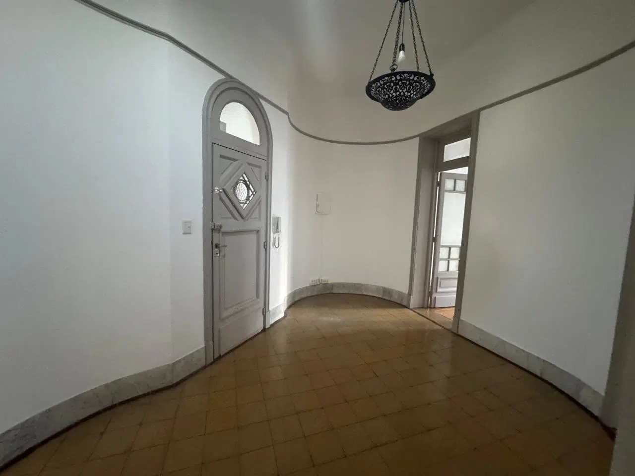 Venta - 4 Ambientes - Edificio Estilo Antiguo Europeo - 1er piso Por Escalera. 4