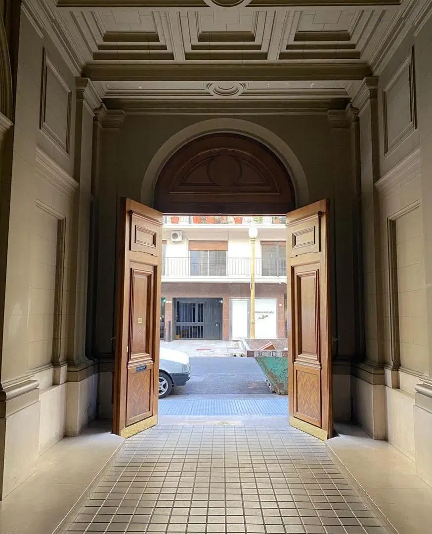 Piso en Recoleta - Amplios Ambientes y Luminoso - Categoría 5