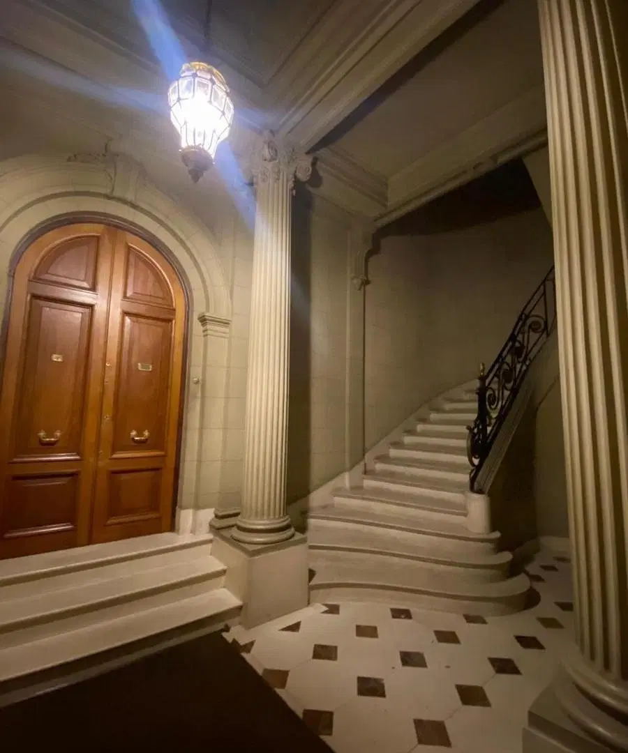 Piso en Recoleta - Amplios Ambientes y Luminoso - Categoría 4