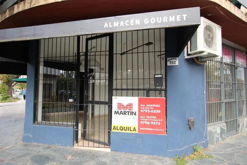 Local  a la calle en zona comercial - Martínez 4