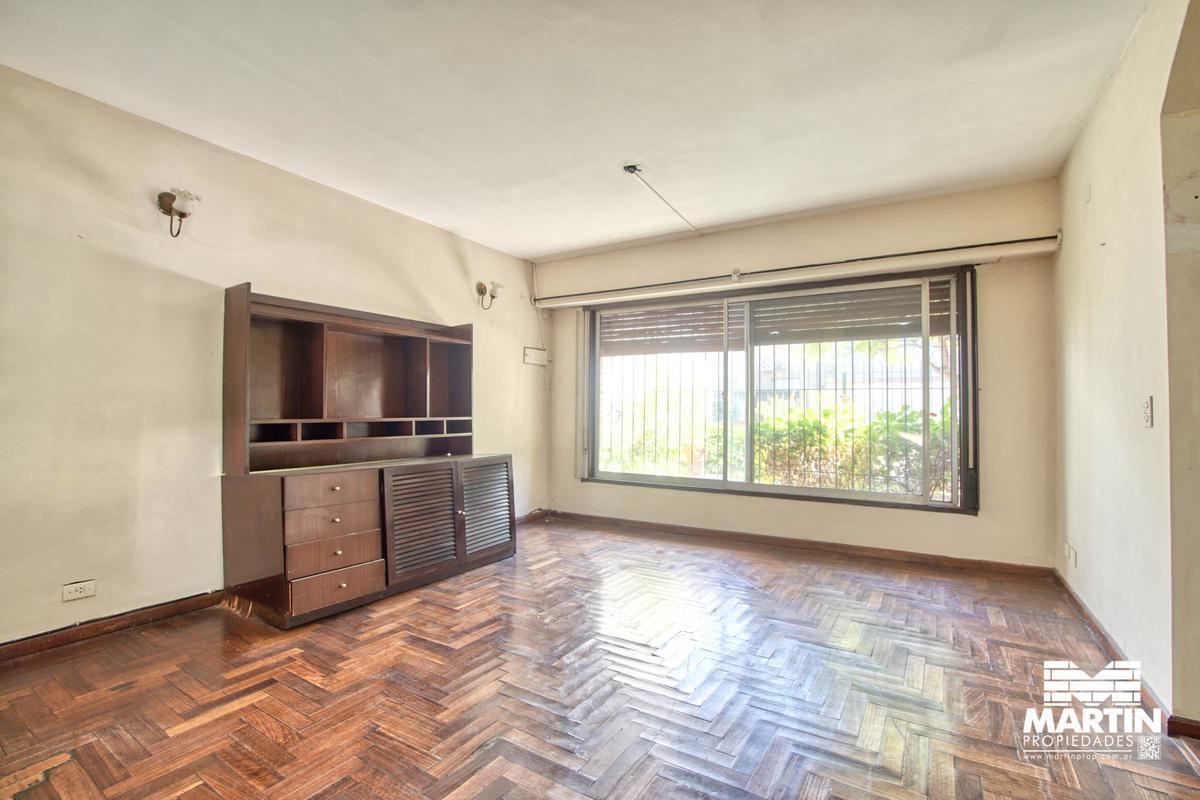 Casa en Venta de 5 Ambientes en Martinez con Cochera, Suite, Jardin y Toilette