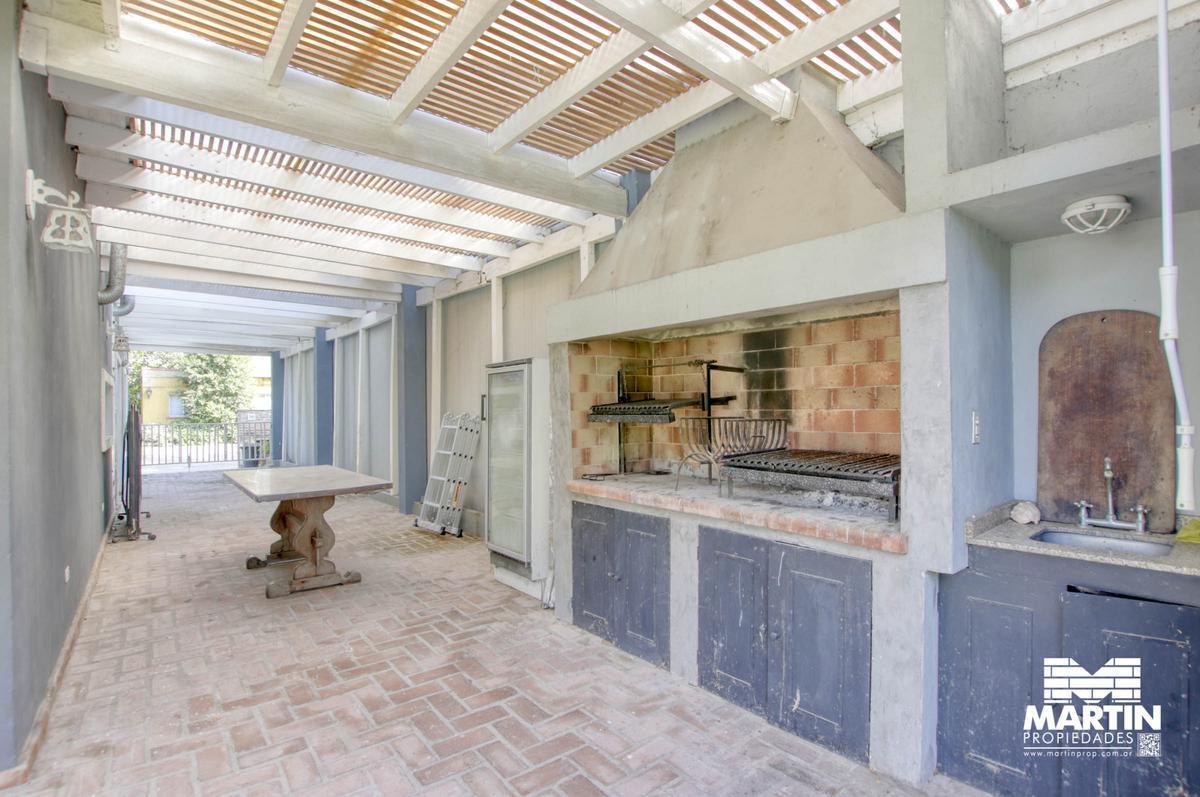 Casa 4 ambientes sobre 1.100m2 con pileta y parrilla - Ingeniero Maschwitz