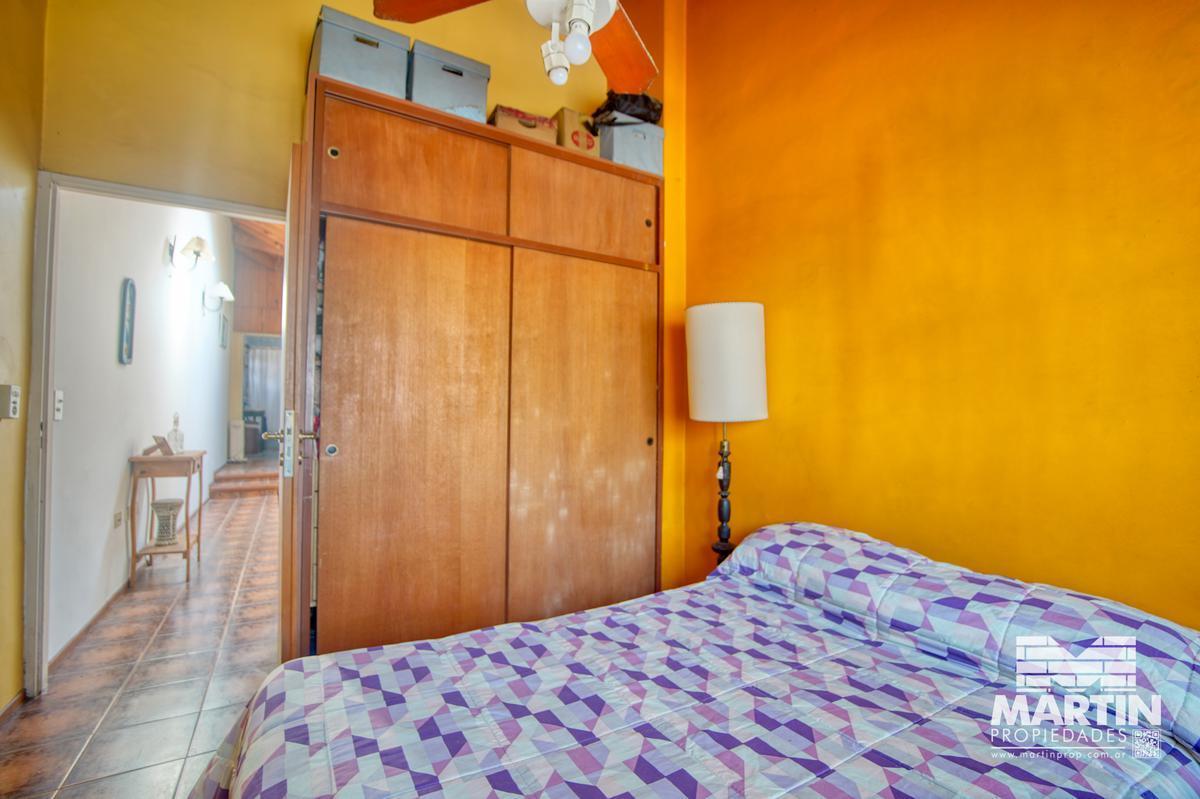 Casa 6 Ambientes, Suite, Escritorio, Cochera, Jardín con Pileta y Terraza. 3