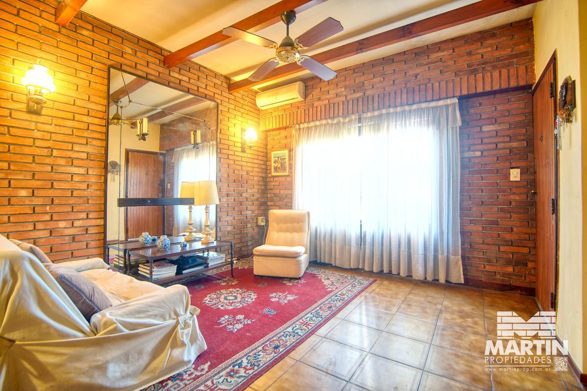 Casa 6 Ambientes, Suite, Escritorio, Cochera, Jardín con Pileta y Terraza. 1