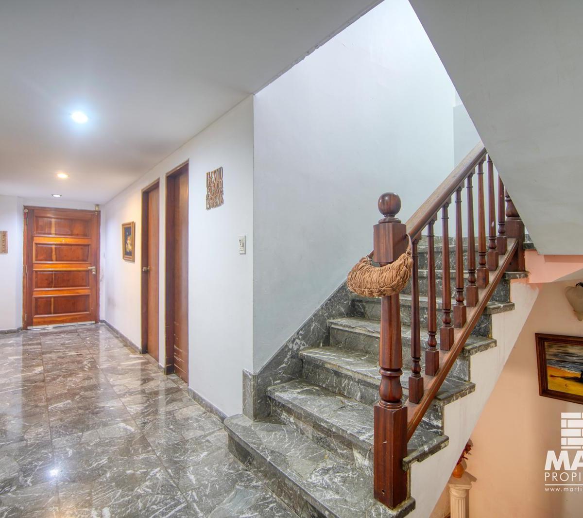 Importante Chalet de 8 Amb en Olivos 2