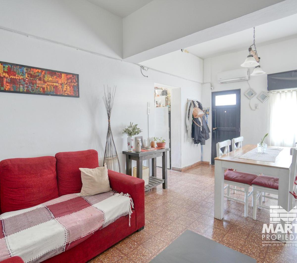 Venta en block 2 locales y 1 vivienda. Excelente zona comercial.