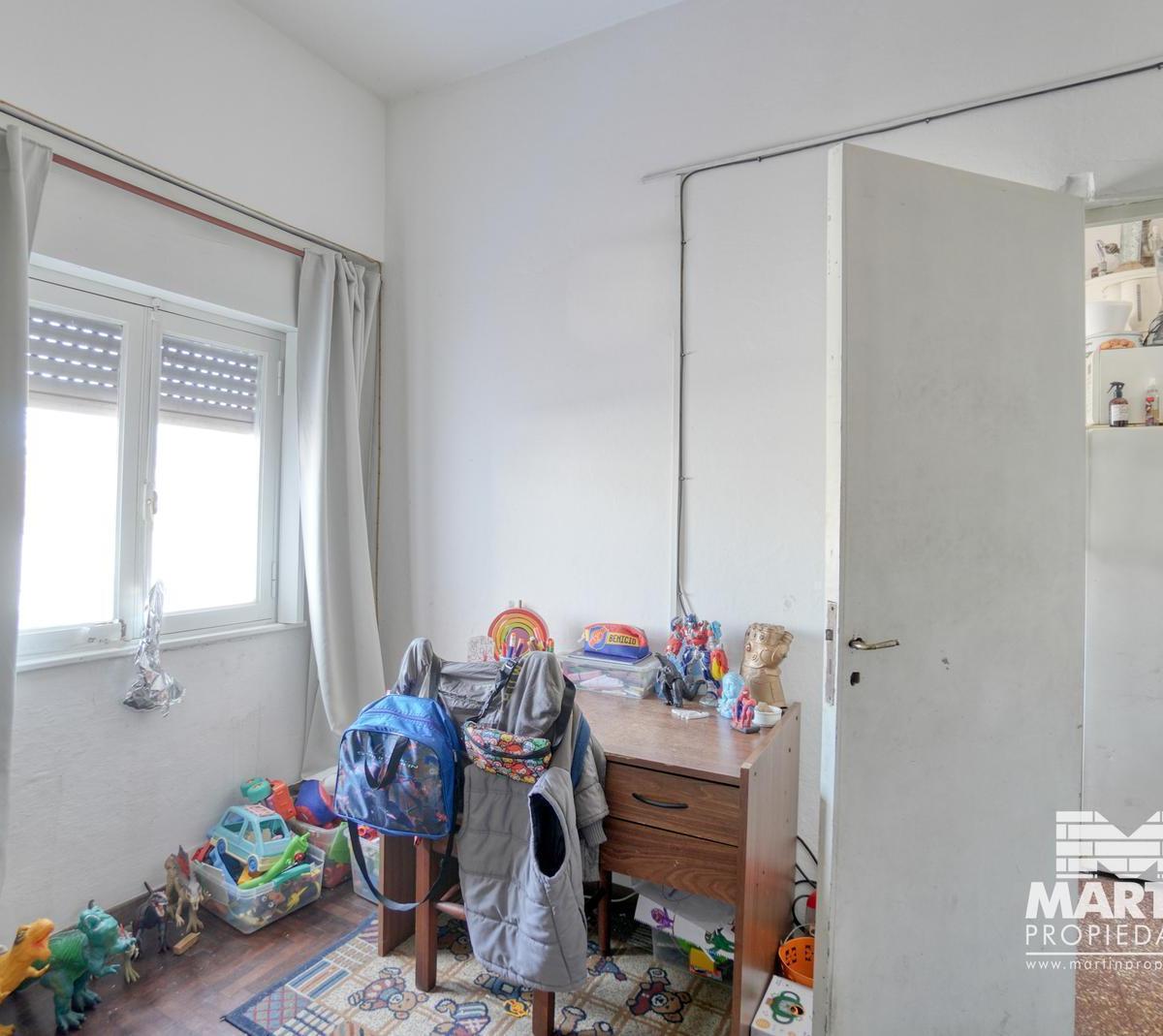 Venta en block 2 locales y 1 vivienda. Excelente zona comercial.
