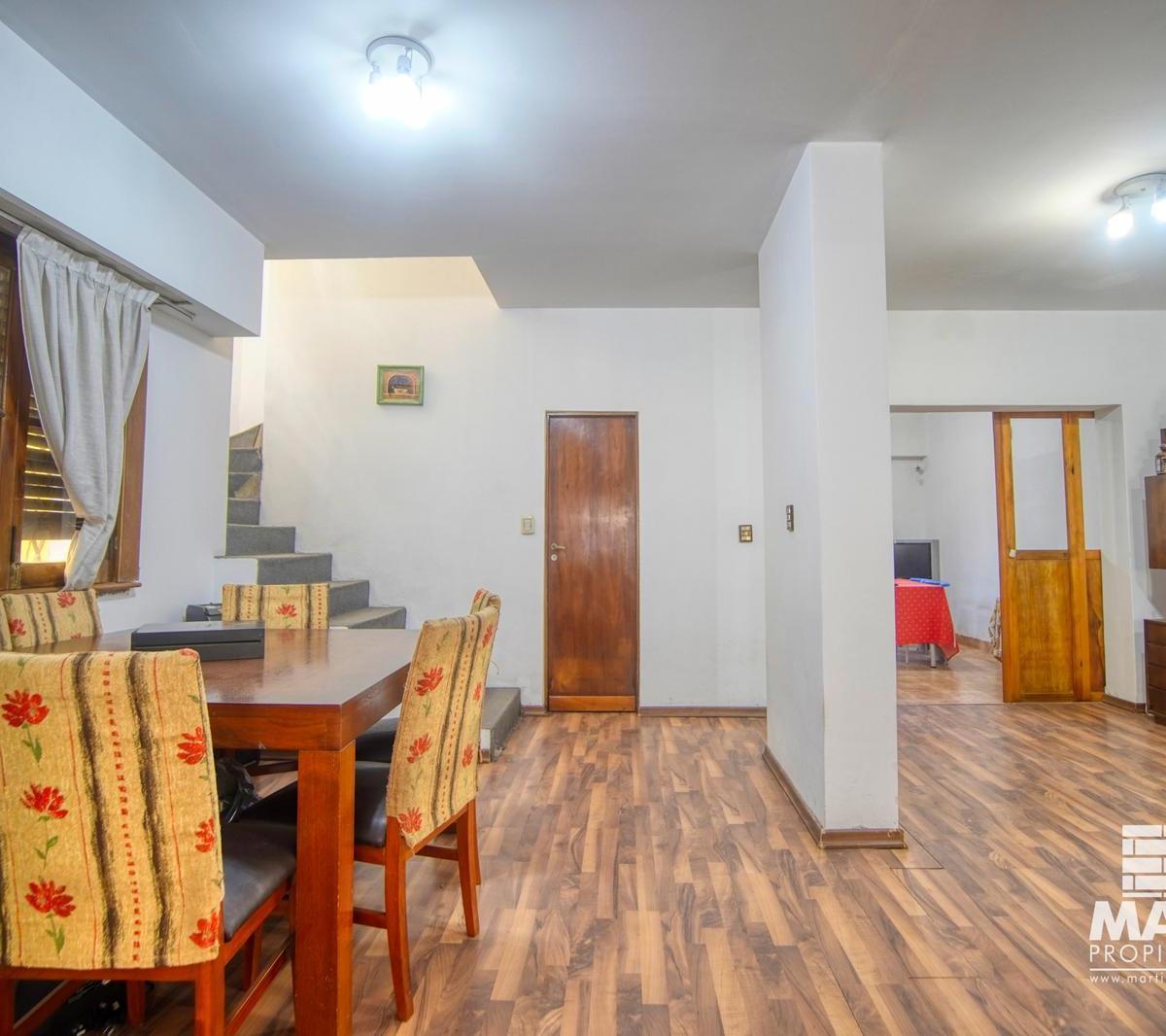 Casa 6 Ambientes, 7 Cuadras de Av Maipú, Suite, Toilette, Play, Cochera y Jardín. 3