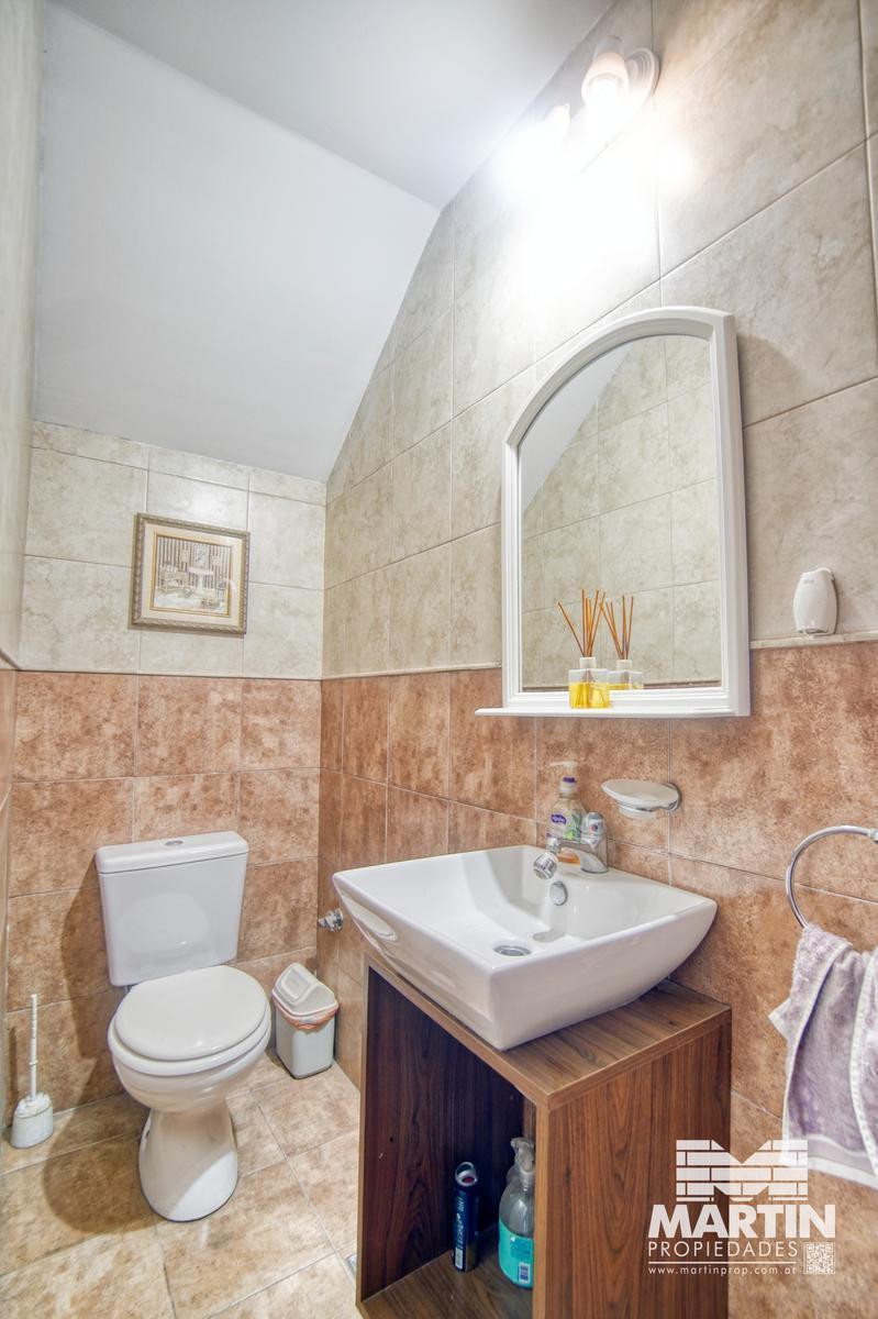 Casa 6 Ambientes, 7 Cuadras de Av Maipú, Suite, Toilette, Play, Cochera y Jardín. 5