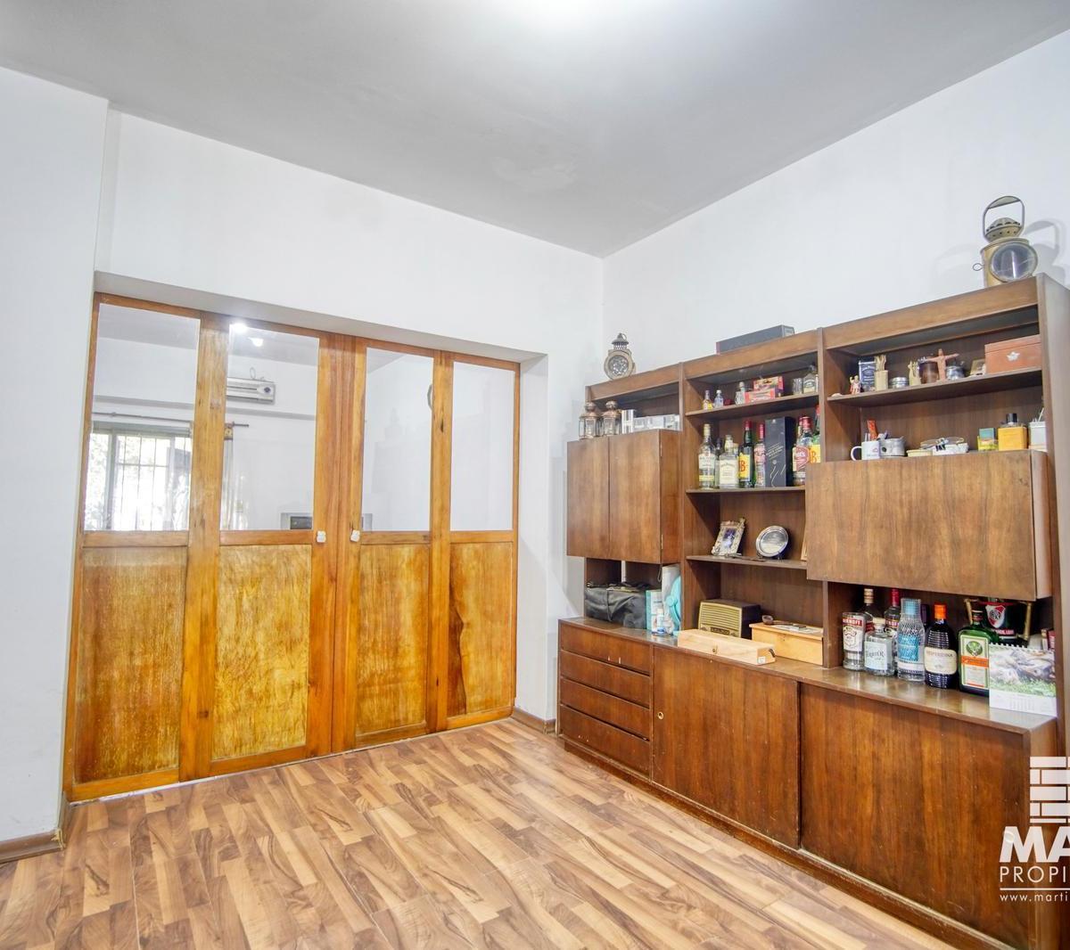 Casa 6 Ambientes, 7 Cuadras de Av Maipú, Suite, Toilette, Play, Cochera y Jardín. 2