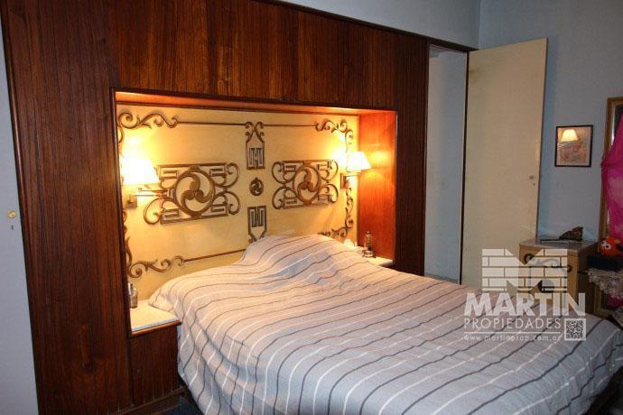 Casa Sobre Lote de 838 m², con Gran Parque y Pileta - La Lucila, Excelente Ubicación 2