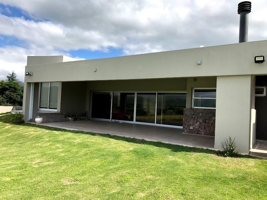 Casa en Los Reartes, Barrio Punto Claro, 5 Ambientes. 2.000 m Totales, 220 m² Cubiertos. 5