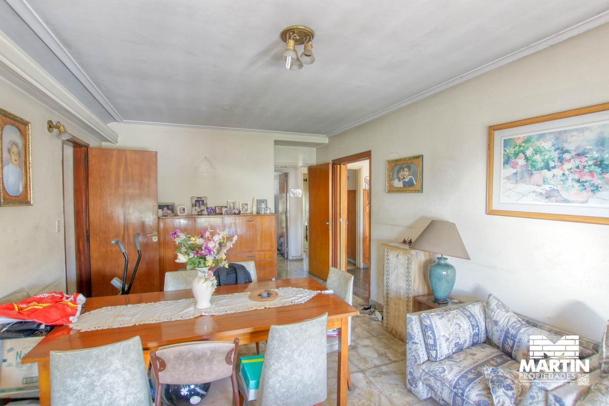 Casa Multifamiliar con Dos Locales - San Isidro 2