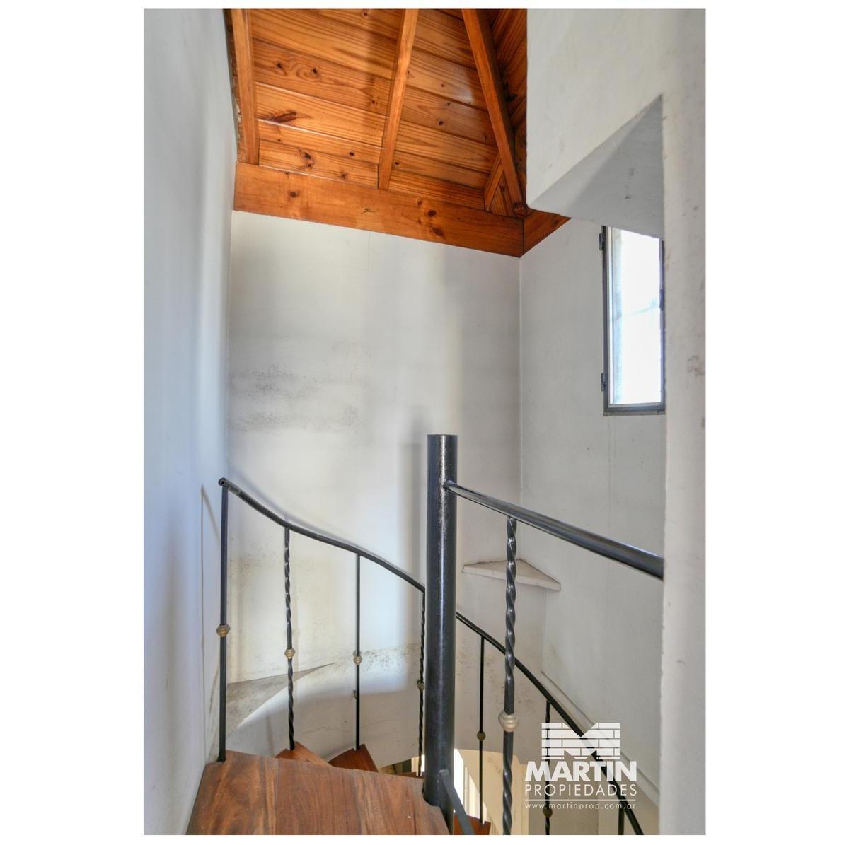 Foto de Casa en Venta de 5 ambientes en Martinez con Jardín y Cochera, imagen 2