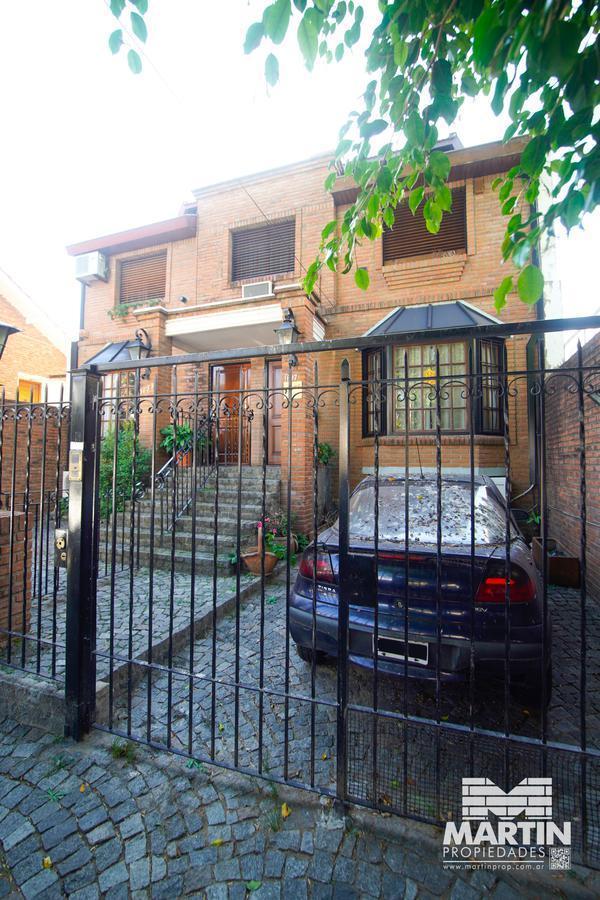 Dúplex con 3 Dorm., Jardín con Parrilla y Cochera. a 1 Cuadra de Av Maipú. 1